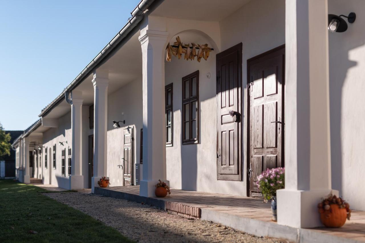 Tschardakenhof Appartements Lutzmannsburg Exterior photo